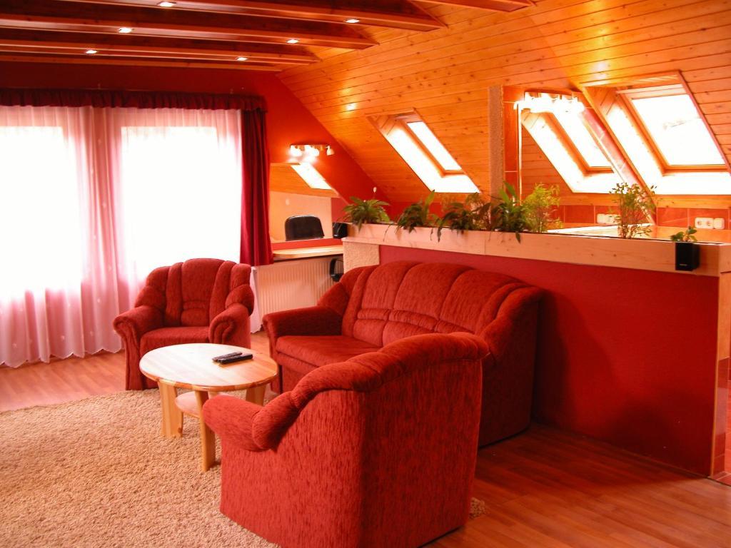 Platan Panzio Hotel Dobogoko Luaran gambar